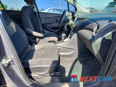 Zdjęcie 7 z 13 samochodu: 2020 CHEVROLET TRAX LS VIN:3GNCJKSB3LL275039 - miniatura