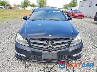 Piąte zdjęcie samochodu w środku: 2014 MERCEDES-BENZ C 250 VIN:WDDGJ4HB5EG289969 - miniatura
