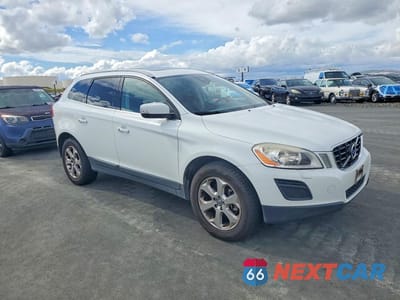 Czwarte zdjęcie samochodu z boku: 2013 VOLVO XC60 3.2 VIN:YV4940DLXD2371304 - miniatura