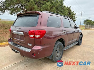 Czwarte zdjęcie samochodu z boku: 2008 TOYOTA SEQUOIA LIMITED VIN:5TDBY68A68S011143 - miniatura