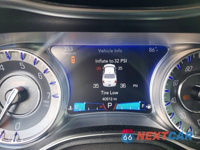 Zdjęcie 9 z 12 samochodu: 2018 CHRYSLER 300 TOURING VIN:2C3CCARG6JH314277 - miniatura