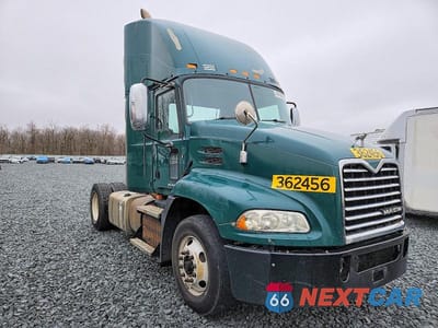 2017 MACK CXU612 SEMI TRUCK 1M1AW01X5HM009764 - główne zdjęcie licytacji z USA - miniatura
