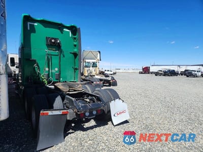 Trzecie zdjęcie samochodu z tyłu: 2018 KENWORTH T680 SEMI TRUCK VIN:1XKYDP9XXKJ303711 - miniatura