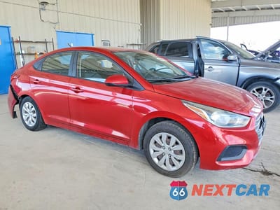 Czwarte zdjęcie samochodu z boku: 2019 HYUNDAI ACCENT SE VIN:3KPC24A35KE050782 - miniatura