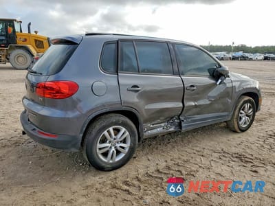 Trzecie zdjęcie samochodu z tyłu: 2016 VOLKSWAGEN TIGUAN S VIN:WVGAV7AX5GW565468 - miniatura