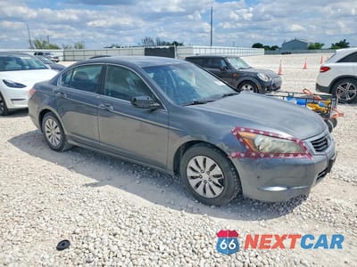Czwarte zdjęcie samochodu z boku: 2009 HONDA ACCORD LX VIN:1HGCP26399A024098 - miniatura