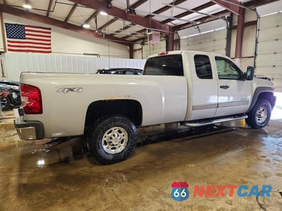 Trzecie zdjęcie samochodu z tyłu: 2008 CHEVROLET SILVERADO K2500 HEAVY DUTY VIN:1GCHK29K98E111528 - miniatura