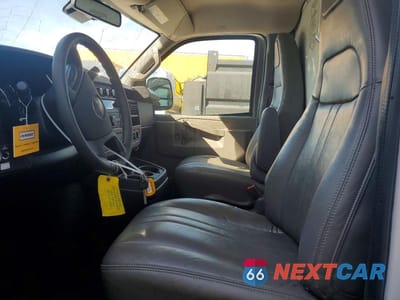 Zdjęcie 7 z 14 samochodu: 2022 GMC SAVANA BOX TRUCK VIN:1GD07RFP1N1174905 - miniatura