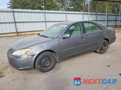 2004 TOYOTA CAMRY LE 4T1BE32K04U845984 - główne zdjęcie licytacji z USA - miniatura