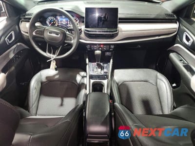 Zdjęcie 8 z 12 samochodu: 2024 JEEP COMPASS LATITUDE VIN:3C4NJDBN4RT606582 - miniatura