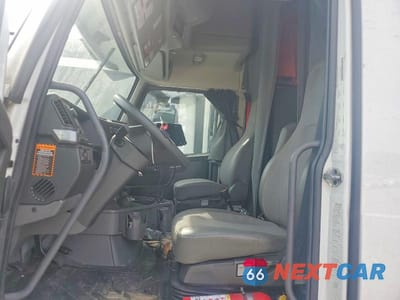 Piąte zdjęcie samochodu w środku: 2023 VOLVO VNL SEMI TRUCK VIN:4V4NC9EH2PN339585 - miniatura