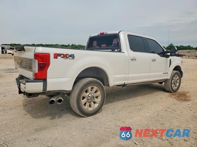 Trzecie zdjęcie samochodu z tyłu: 2019 FORD F250 SUPER DUTY VIN:1FT7W2BT4KEE40339 - miniatura