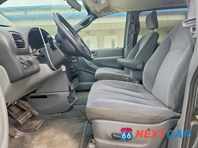 Zdjęcie 7 z 13 samochodu: 2004 DODGE GRAND CARAVAN SXT VIN:2D4GP44L64R585817 - miniatura
