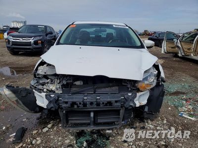 Piąte zdjęcie samochodu w środku: 2014 FORD FOCUS SE VIN:1FADP3F2XEL241101 - miniatura