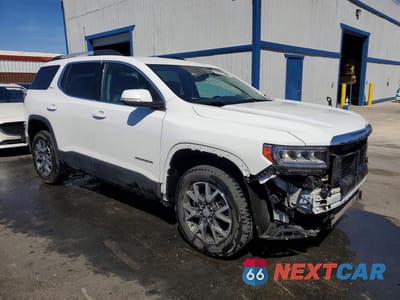 Czwarte zdjęcie samochodu z boku: 2023 GMC ACADIA SLT VIN:1GKKNML44PZ248469 - miniatura