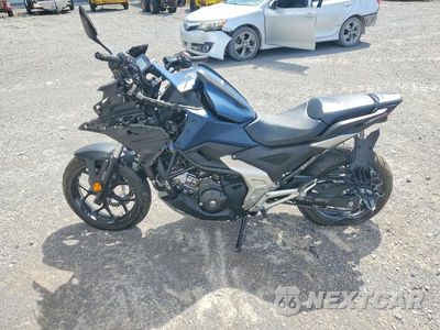 Trzecie zdjęcie samochodu z tyłu: 2024 HONDA NC750 XD VIN:JH2RH0918RK300437 - miniatura
