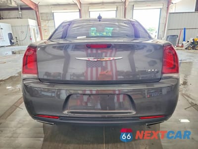 Zdjęcie 6 z 12 samochodu: 2018 CHRYSLER 300 S VIN:2C3CCABG2JH214445 - miniatura