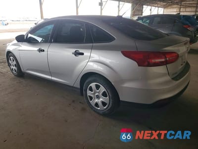 Drugie zdjęcie samochodu z przodu: 2018 FORD FOCUS S VIN:1FADP3E26JL278934 - miniatura