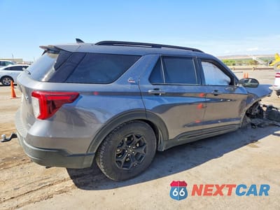 Trzecie zdjęcie samochodu z tyłu: 2022 FORD EXPLORER TIMBERLINE VIN:1FMSK8JH2NGA98612 - miniatura