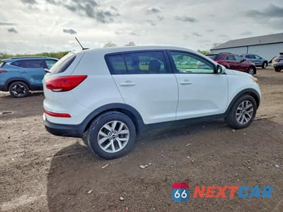 Trzecie zdjęcie samochodu z tyłu: 2016 KIA SPORTAGE LX VIN:KNDPB3AC5G7804296 - miniatura