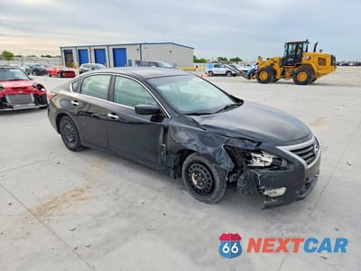 Czwarte zdjęcie samochodu z boku: 2014 NISSAN ALTIMA 2.5 VIN:1N4AL3AP1EN235595 - miniatura