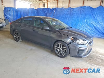Czwarte zdjęcie samochodu z boku: 2019 KIA FORTE S VIN:3KPF34AD2KE048619 - miniatura