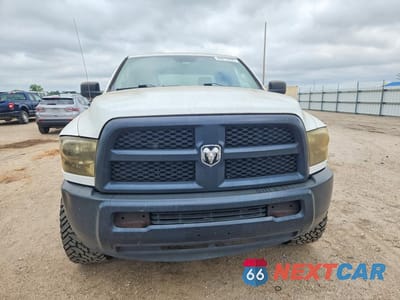 Piąte zdjęcie samochodu w środku: 2018 RAM 2500 ST VIN:3C6TR4CT5JG287145 - miniatura