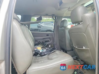 Zdjęcie 11 z 13 samochodu: 2005 GMC YUKON XL K1500 VIN:1GKFK16Z25J187666 - miniatura