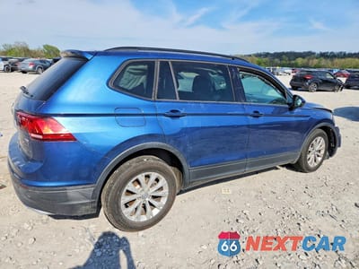 Trzecie zdjęcie samochodu z tyłu: 2018 VOLKSWAGEN TIGUAN S VIN:3VV0B7AX8JM018454 - miniatura