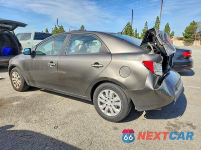 Drugie zdjęcie samochodu z przodu: 2010 KIA FORTE EX VIN:KNAFU4A27A5165387 - miniatura