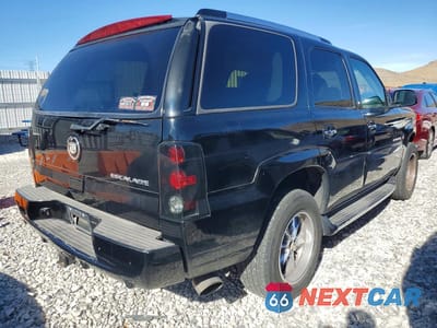 Trzecie zdjęcie samochodu z tyłu: 2002 CADILLAC ESCALADE LUXURY VIN:1GYEK63N32R147609 - miniatura