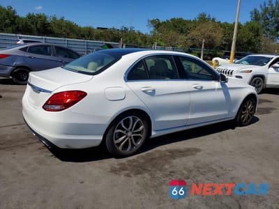 Trzecie zdjęcie samochodu z tyłu: 2017 MERCEDES-BENZ C 300 VIN:55SWF4JBXHU201125 - miniatura