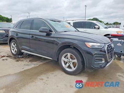 Czwarte zdjęcie samochodu z boku: 2021 AUDI Q5 PREMIUM VIN:WA1AAAFY4M2009213 - miniatura
