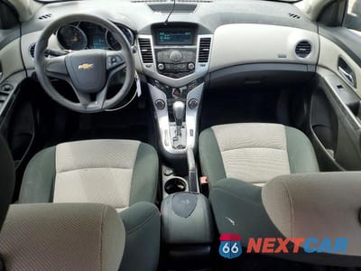 Zdjęcie 8 z 12 samochodu: 2012 CHEVROLET CRUZE LS VIN:1G1PC5SH4C7116747 - miniatura