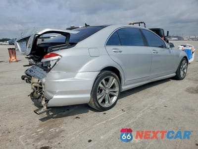 Trzecie zdjęcie samochodu z tyłu: 2008 MERCEDES-BENZ S 550 4MATIC VIN:WDDNG86X08A214308 - miniatura