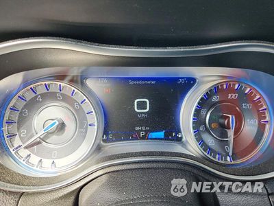 Zdjęcie 9 z 11 samochodu: 2018 CHRYSLER 300 TOURING VIN:2C3CCAAG1JH320242 - miniatura
