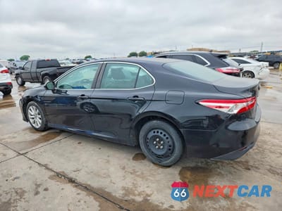 Drugie zdjęcie samochodu z przodu: 2018 TOYOTA CAMRY LE VIN:4T1B11HK9JU561935 - miniatura