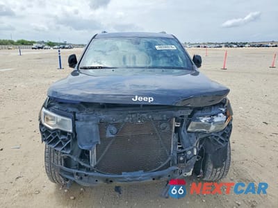 Piąte zdjęcie samochodu w środku: 2018 JEEP GRAND CHEROKEE LAREDO VIN:1C4RJEAG2JC455414 - miniatura