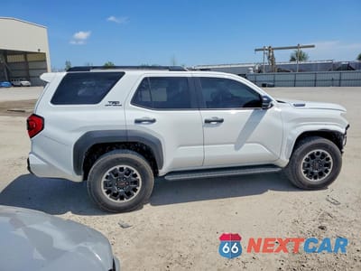 Trzecie zdjęcie samochodu z tyłu: 2025 TOYOTA 4RUNNER TRD OFF-ROAD PREMIUM HV VIN:JTEVB5BR9S5015591 - miniatura
