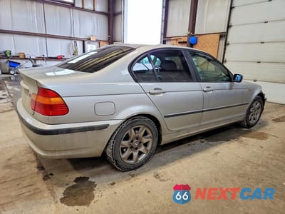 Trzecie zdjęcie samochodu z tyłu: 2002 BMW 320 I VIN:WBAEV13452KL20236 - miniatura