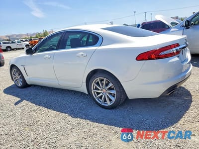 Drugie zdjęcie samochodu z przodu: 2015 JAGUAR XF 2.0T PREMIUM VIN:SAJWA0FS8FPU78748 - miniatura