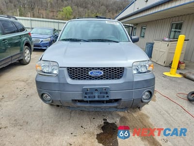 Piąte zdjęcie samochodu w środku: 2005 FORD ESCAPE XLT VIN:1FMYU93165KB13104 - miniatura