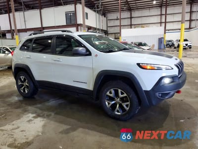 Czwarte zdjęcie samochodu z boku: 2017 JEEP CHEROKEE TRAILHAWK VIN:1C4PJMBSXHW611826 - miniatura