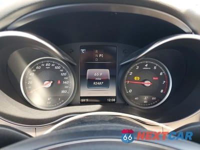 Zdjęcie 9 z 12 samochodu: 2016 MERCEDES-BENZ C 300 4MATIC VIN:55SWF4KB1GU119457 - miniatura