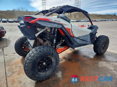 Czwarte zdjęcie samochodu z boku: 2021 CAN-AM MAVERICK X3 UTILITY VEHICLE VIN:3JBVVAV47MK001124 - miniatura