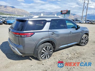 Trzecie zdjęcie samochodu z tyłu: 2025 NISSAN PATHFINDER PLATINUM VIN:5N1DR3DJ6SC203189 - miniatura