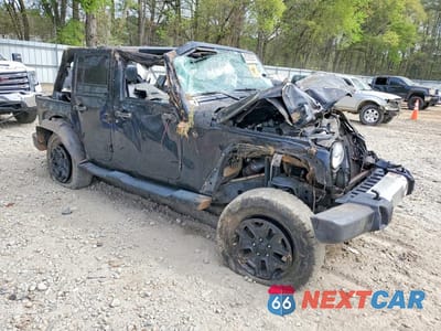 Czwarte zdjęcie samochodu z boku: 2013 JEEP WRANGLER UNLIMITED SAHARA VIN:1C4BJWEG8DL663464 - miniatura