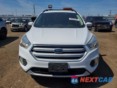 Piąte zdjęcie samochodu w środku: 2018 FORD ESCAPE SE VIN:1FMCU9GD4JUB84766 - miniatura