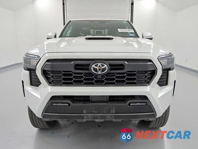 Piąte zdjęcie samochodu w środku: 2025 TOYOTA TACOMA TRD SPORT HV VIN:3TYLC5LN7ST028438 - miniatura