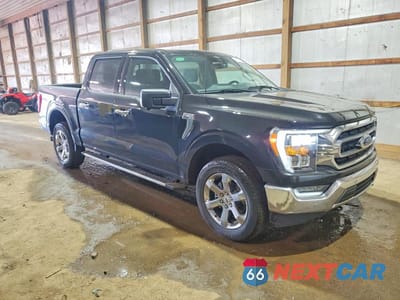 Czwarte zdjęcie samochodu z boku: 2023 FORD F150 SUPERCREW VIN:1FTFW1E52PFC68848 - miniatura